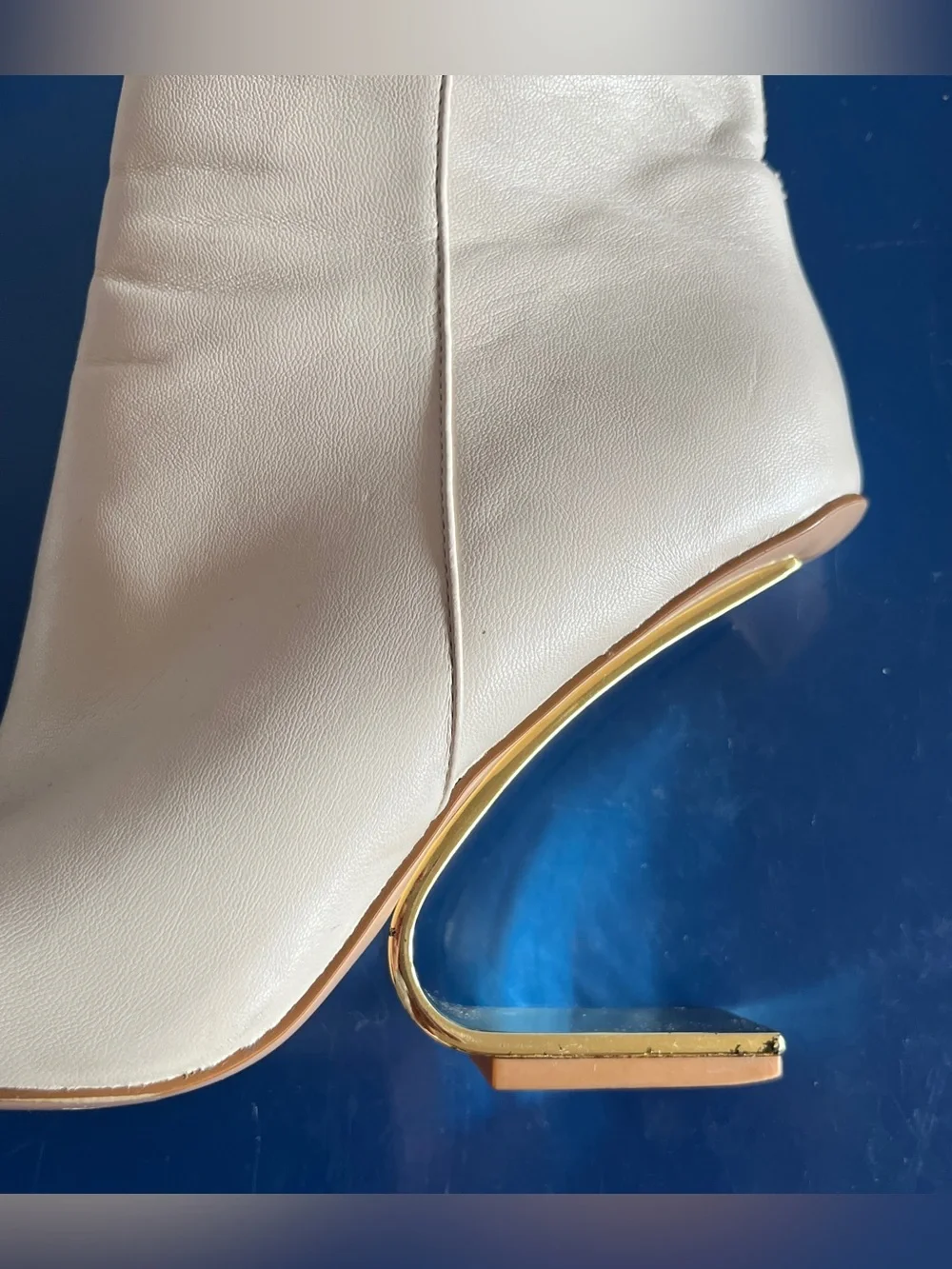 Azalea Wang Arianna Bone White Sculptural Gold Heel Ankle Booties size 9